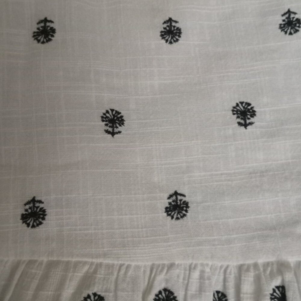 a love a cotten and linen skirt - Picture 2 of 4